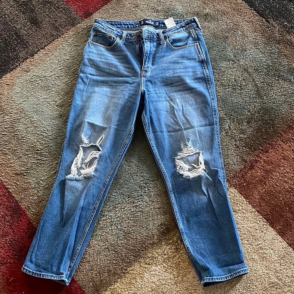 Hollister Ultra High-Rise Mom Jeans